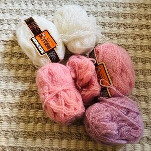 🧶 Bundle of 5.5 Yarn Skeins, Pinks & Whites